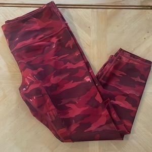 Red leggings camo